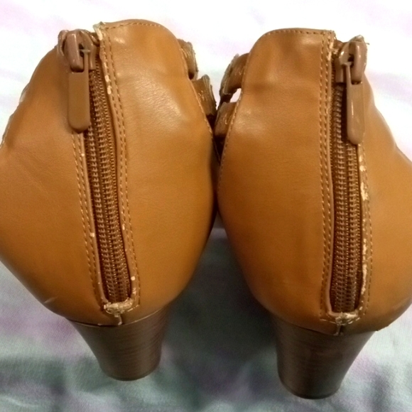 Torrid Vegan Leather Strappy Wedge Heel Sandal Shoe Size 10W Wide - Picture 5 of 7